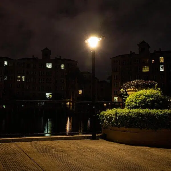 solar pole garden light 18W