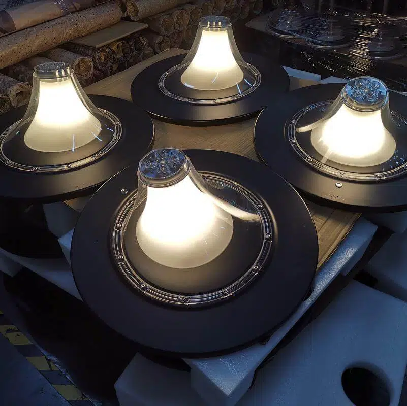 UFO solar garden lamp