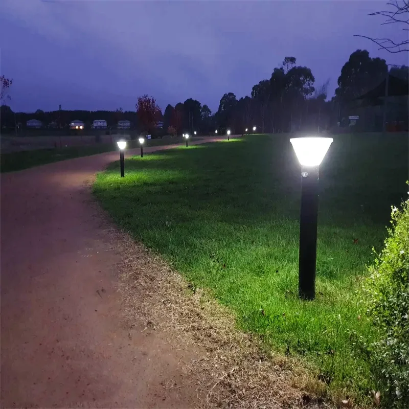 Solar bollard garden light